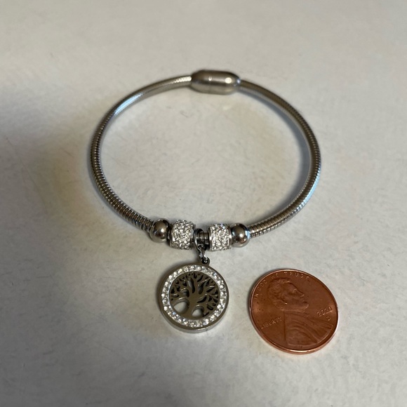 Silver tree of life magnetic closure bracelet - Picture 6 of 6